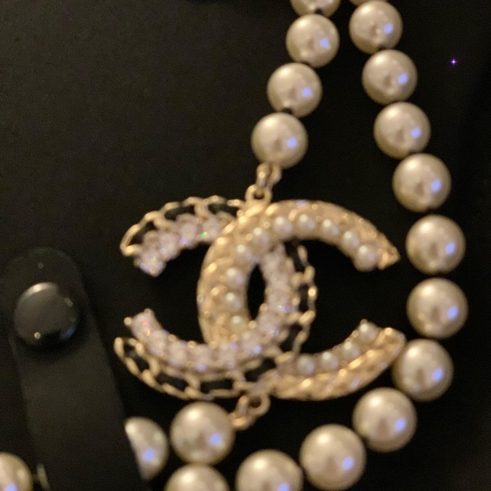 Collectible authentic Pearls long  authentic  Chanel  Necklace, brand new! - Picture 4 of 17